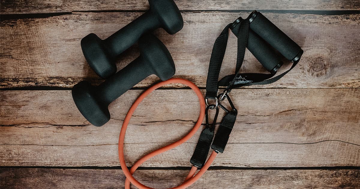 Oprema u teretani - bučice, trake